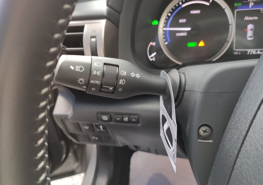 LEXUS IS 300h Hybrid Drive Tecno