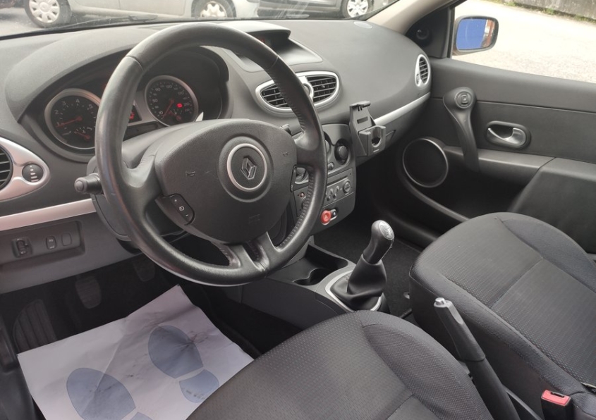 RENAULT Clio Confort Dynamique 1.2 16v