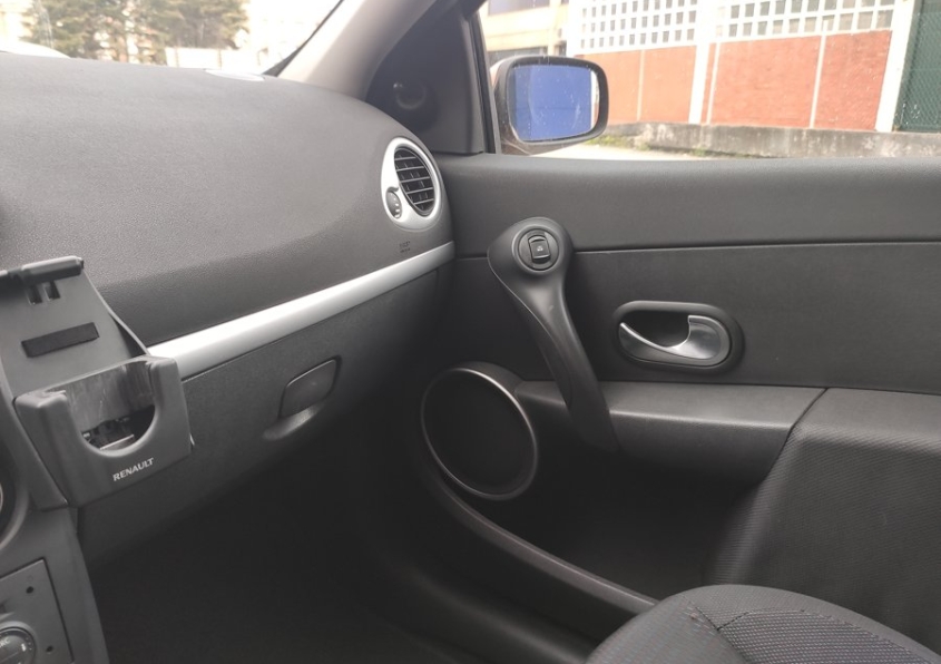 RENAULT Clio Confort Dynamique 1.2 16v