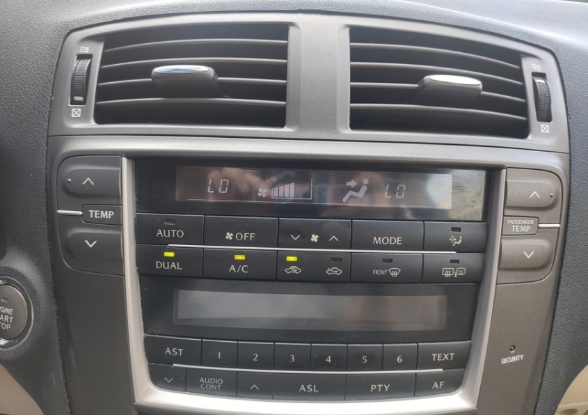 LEXUS IS220d Luxury