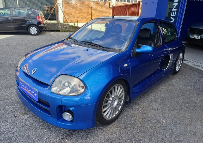 RENAULT CLIO 3.0 V6 SPORT