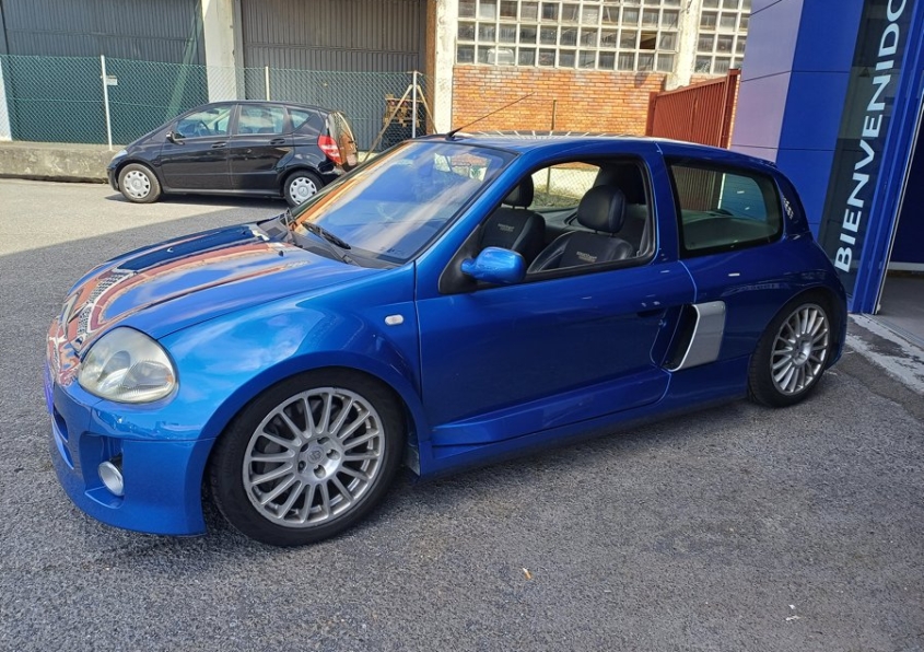 RENAULT CLIO 3.0 V6 SPORT