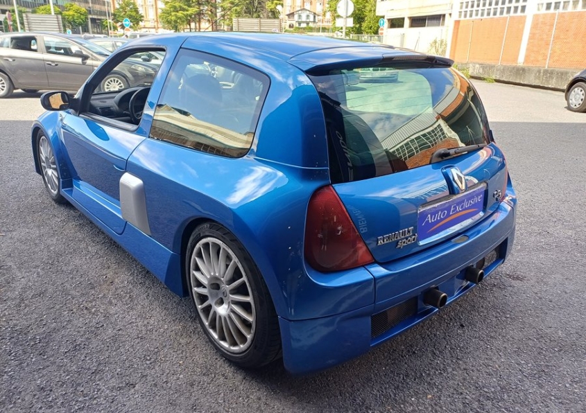 RENAULT CLIO 3.0 V6 SPORT