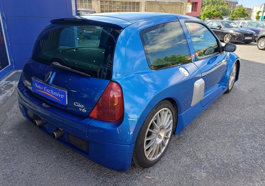 RENAULT CLIO 3.0 V6 SPORT