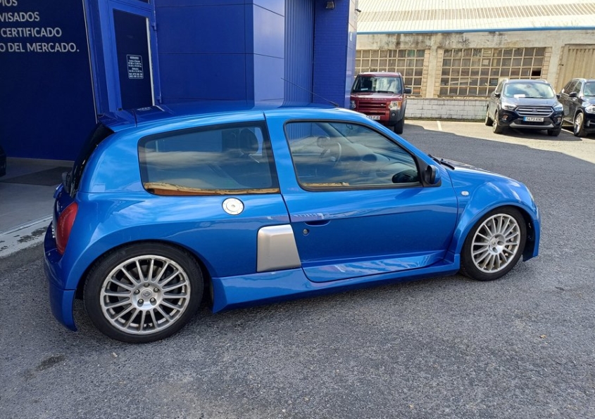 RENAULT CLIO 3.0 V6 SPORT