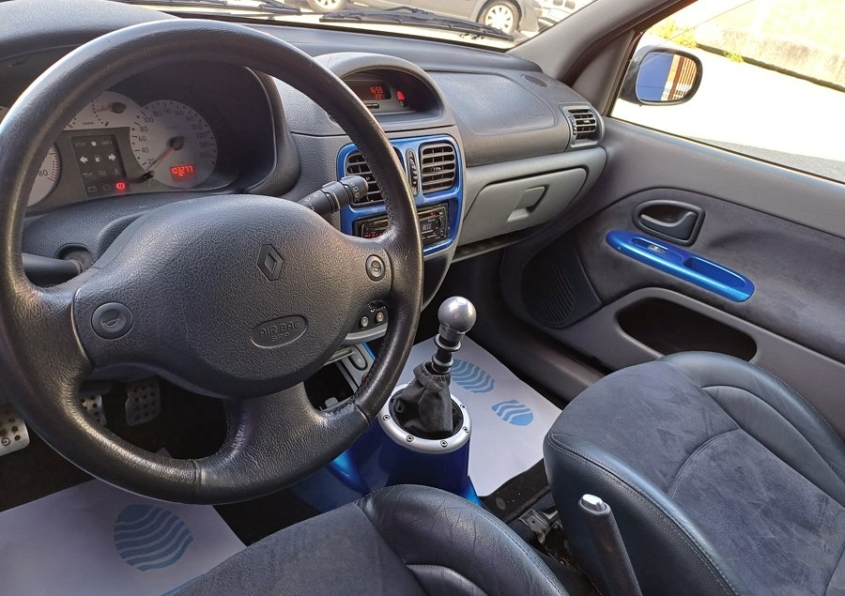 RENAULT CLIO 3.0 V6 SPORT