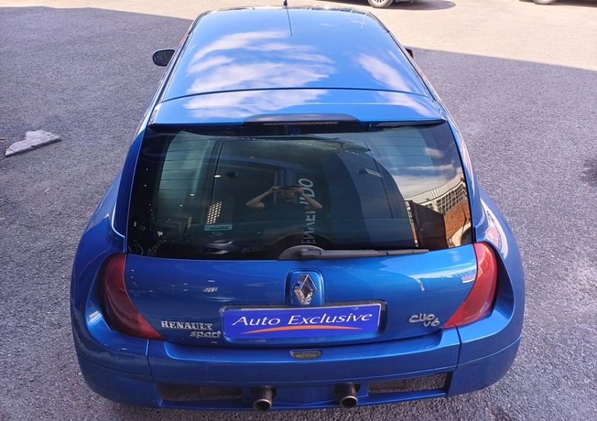 RENAULT CLIO 3.0 V6 SPORT