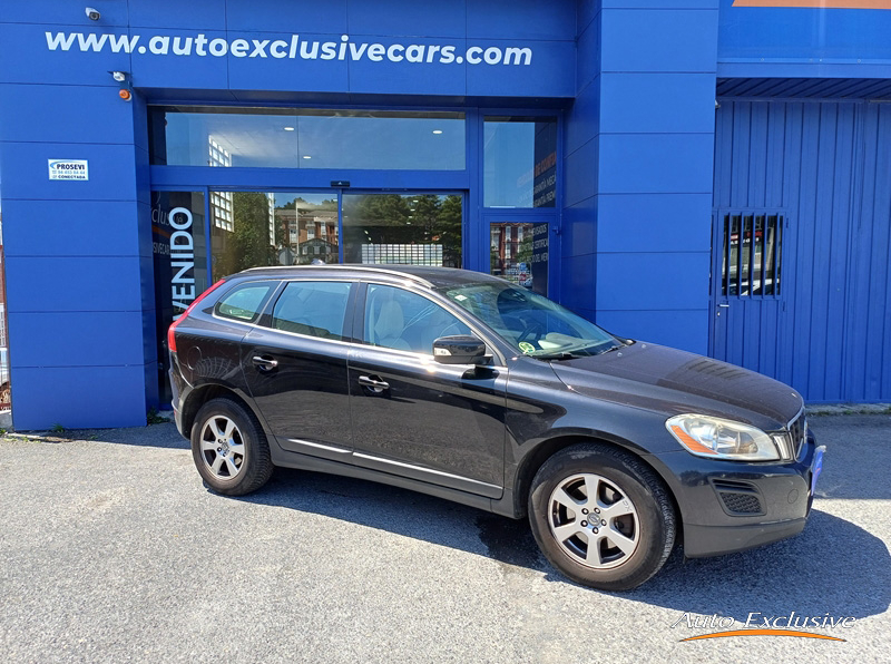 VOLVO XC60 2.4D MOMENTUM 5P