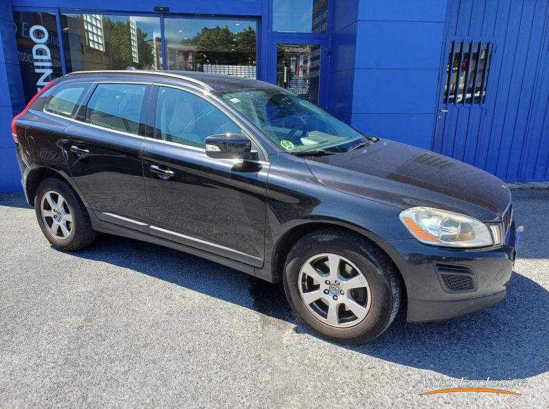 VOLVO XC60 2.4D MOMENTUM 5P