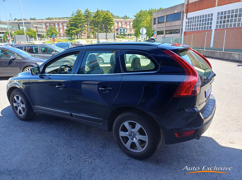 VOLVO XC60 2.4D MOMENTUM 5P