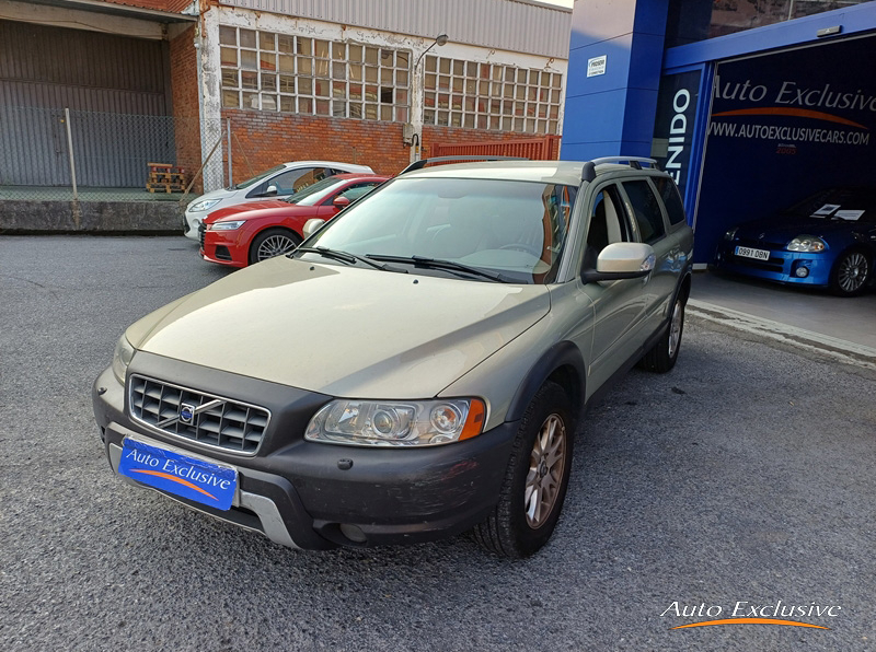 VOLVO XC70 D5 AWD MOMENTUM AUTO 5P