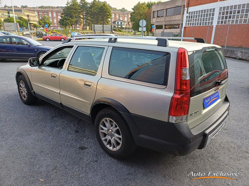 VOLVO XC70 D5 AWD MOMENTUM AUTO 5P