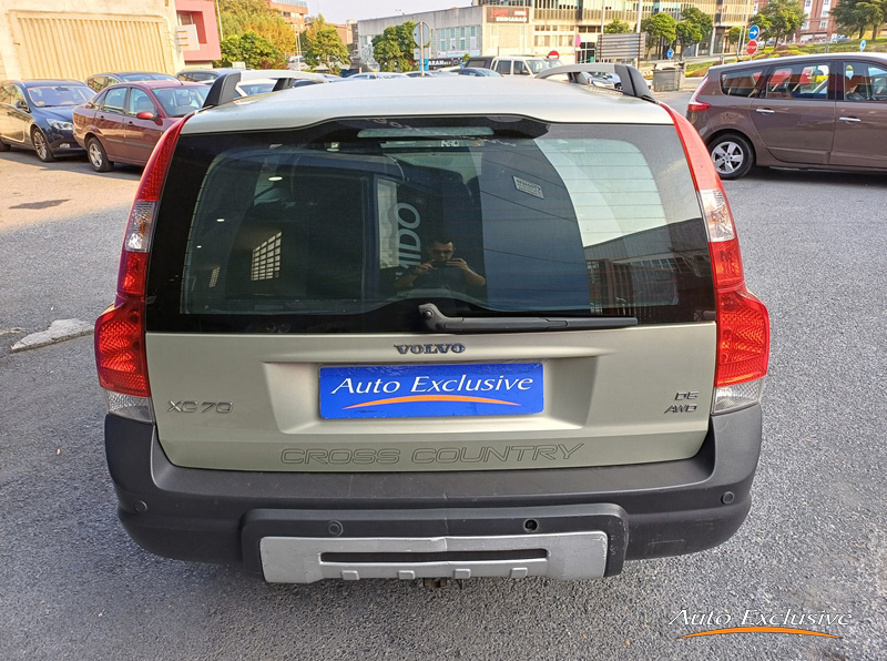 VOLVO XC70 D5 AWD MOMENTUM AUTO 5P