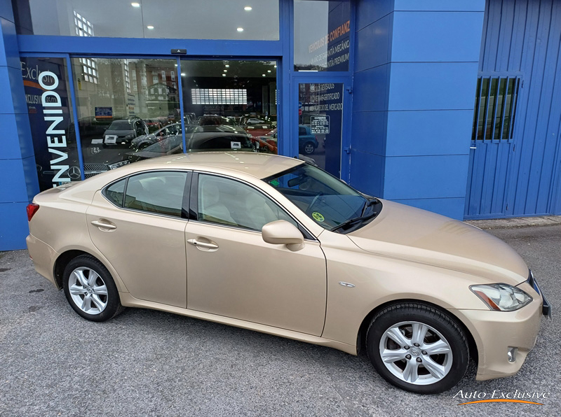 LEXUS IS 220D 4P