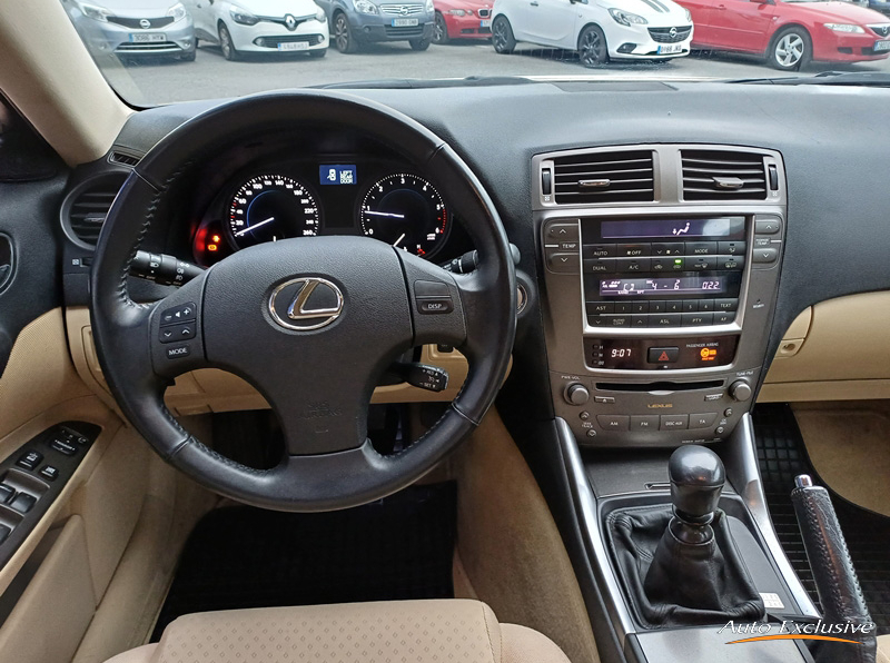 LEXUS IS 220D 4P