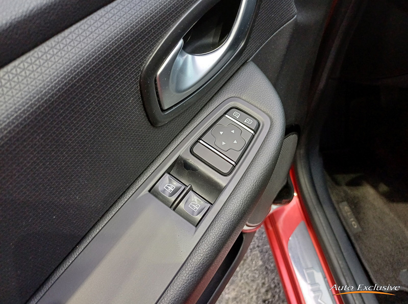 RENAULT CLIO TCE LIMITED 90 CV 5P