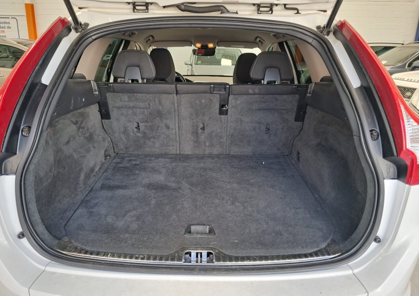 VOLVO XC60 2.0 D3 MOMENTUM AUTO