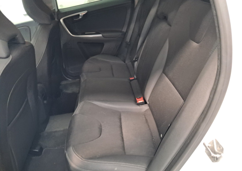 VOLVO XC60 2.0 D3 MOMENTUM AUTO