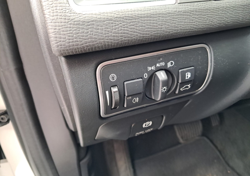 VOLVO XC60 2.0 D3 MOMENTUM AUTO