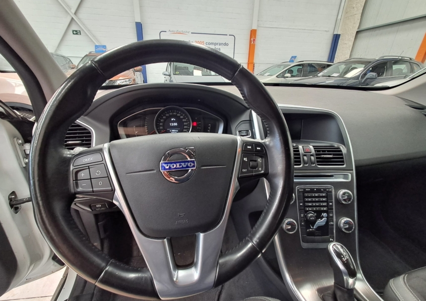 VOLVO XC60 2.0 D3 MOMENTUM AUTO