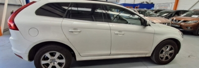 VOLVO XC60 2.0 D3 MOMENTUM AUTO