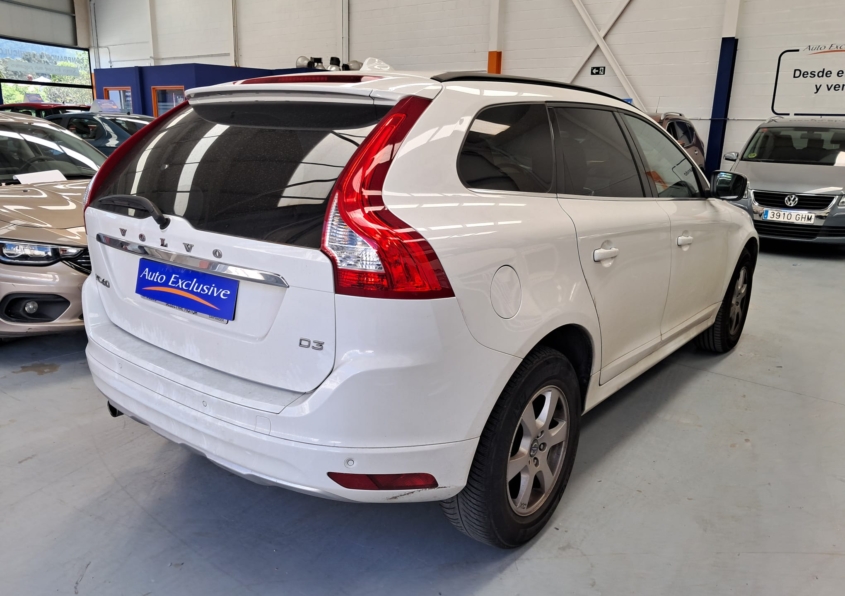 VOLVO XC60 2.0 D3 MOMENTUM AUTO