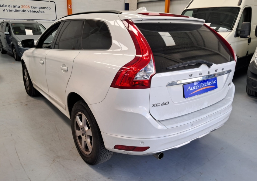 VOLVO XC60 2.0 D3 MOMENTUM AUTO