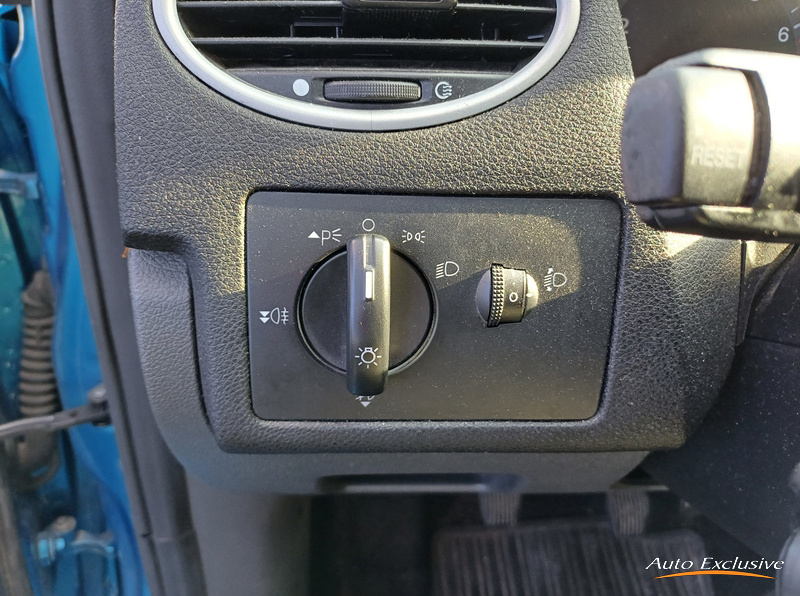 FORD FOCUS 1.6 TREND 5P