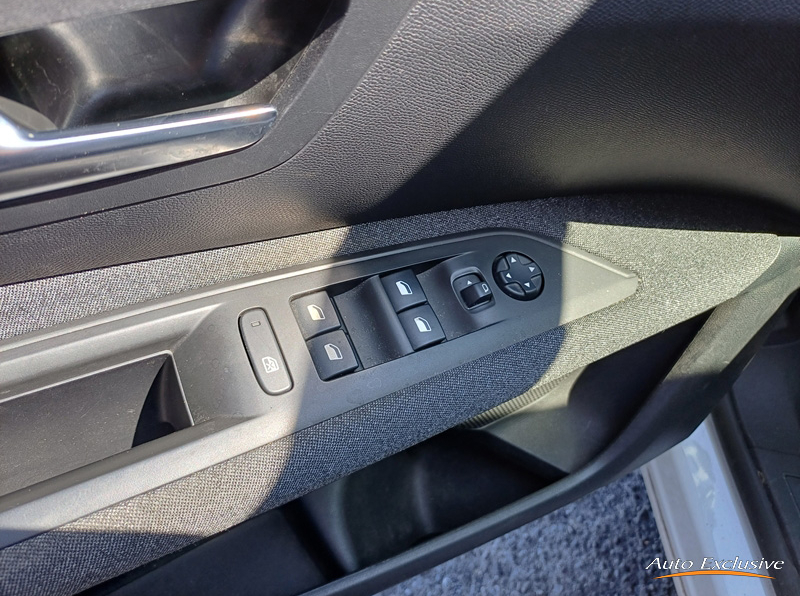 PEUGEOT 3008 ACTIVE 1.6 BLUEHDI 120 CV S/S